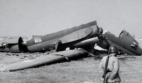 蔣介石的“元寶機(jī)”墜毀湘西，十萬(wàn)銀元遭村民哄搶始末